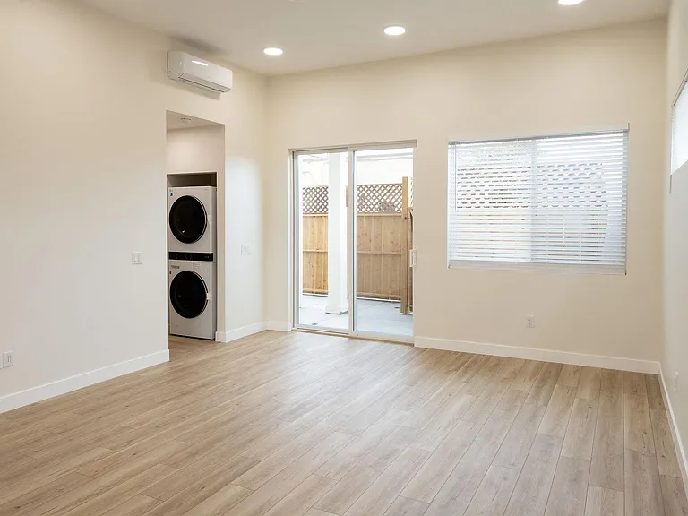 4772 Bancroft St — Photo 4