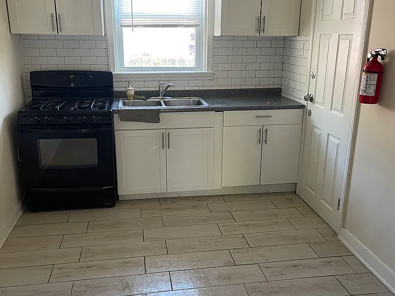 5 Cedar Ave #A — Photo 2