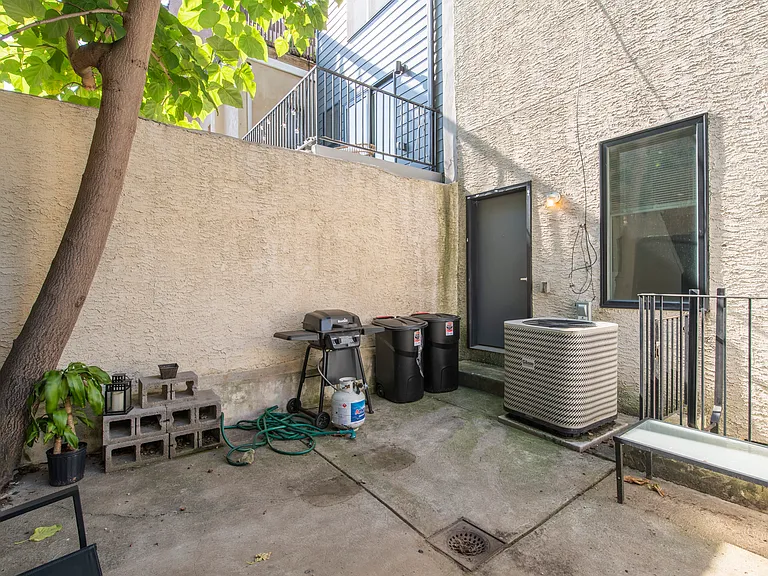 1643 Fitzwater St #A — Photo 28