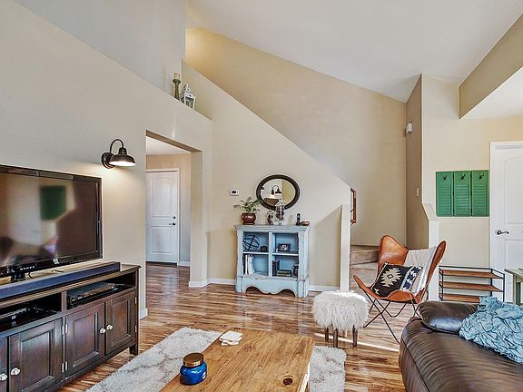 5th image of 2527 N Richie Place