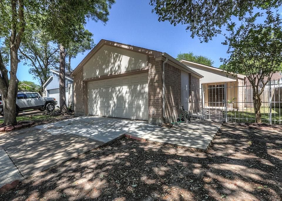 1st image of 3409 S Briar Knoll Dr