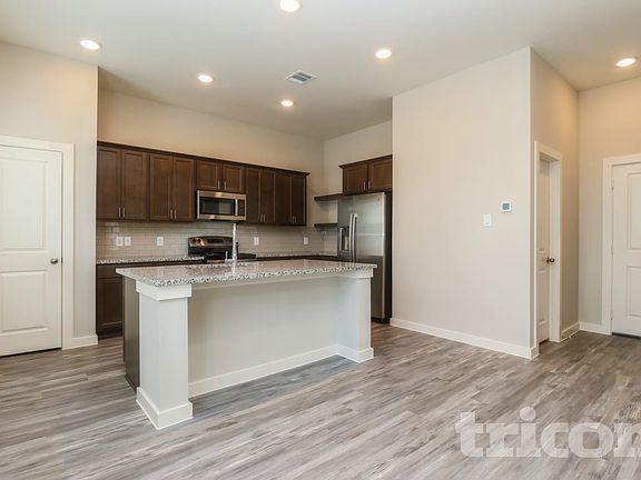 5th image of 9835 Willow Creek Commerce Dr #403