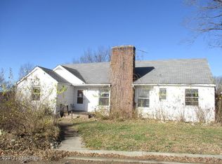 202 S 4th St, Linn, MO 65051