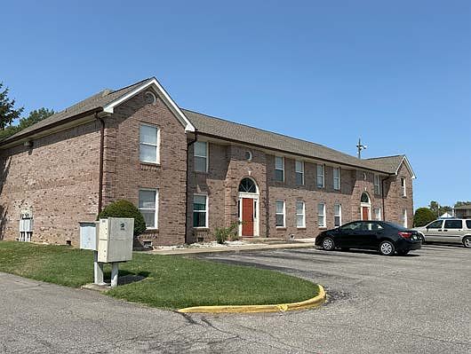 4th image of 637 E Oak St #B-109