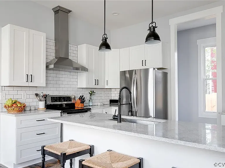 205 Poe St — Photo 23