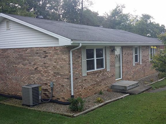3rd image of 588 Magnolia Dr