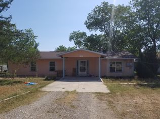 349 N Pryor Ave, La Pryor, TX 78872