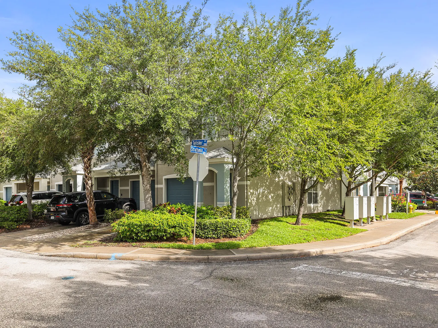3 bed, 2.5 bath, 1496 sqft, $2,400 — Photo 4