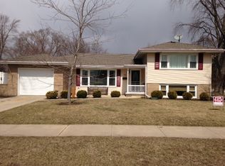 702 W 2nd St, Momence, IL