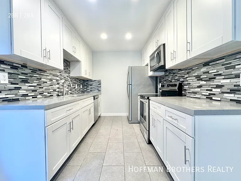 415 N Oakhurst Dr #108 — Photo 1