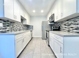 415 N Oakhurst Dr APT 108, Beverly Hills, CA 90210