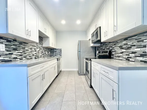 415 N Oakhurst Dr APT 108, Beverly Hills, CA 90210