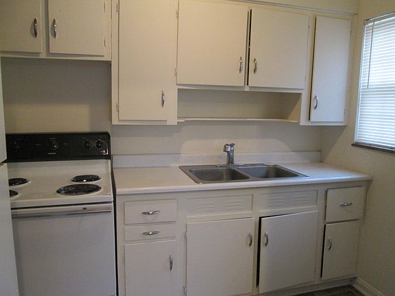 3rd image of 310 Mayfair Blvd