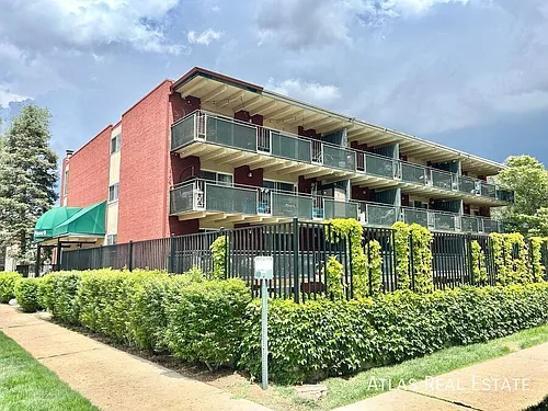 200 N Pearl St Photo 1