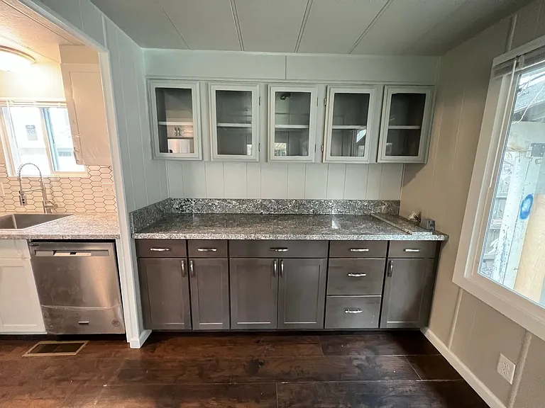 2038 Laburnum Ave #B — Photo 3