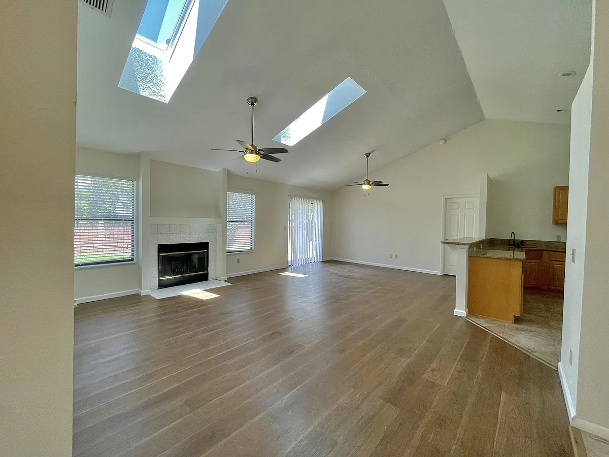 Open Concept - S Horizon Pl