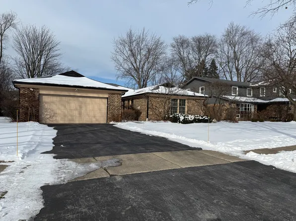 980 Mountain Dr, Deerfield, IL 60015