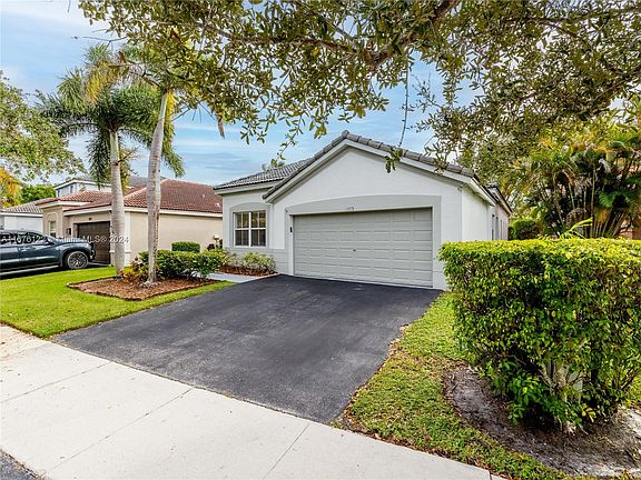 2nd image of 1579 Banyan Way