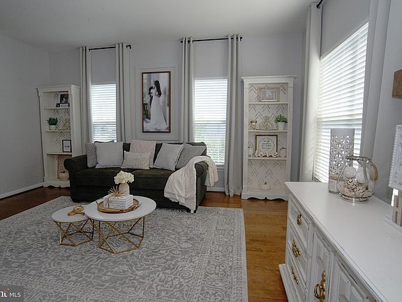 3rd image of 10215 Osage Dr