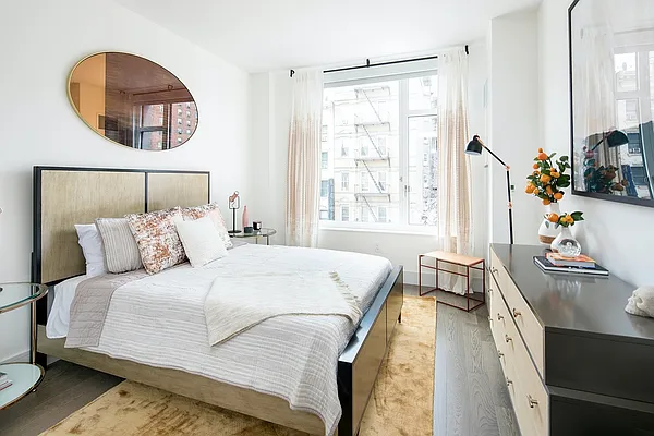 Rented by Extell Marketing Group LLC | media 32