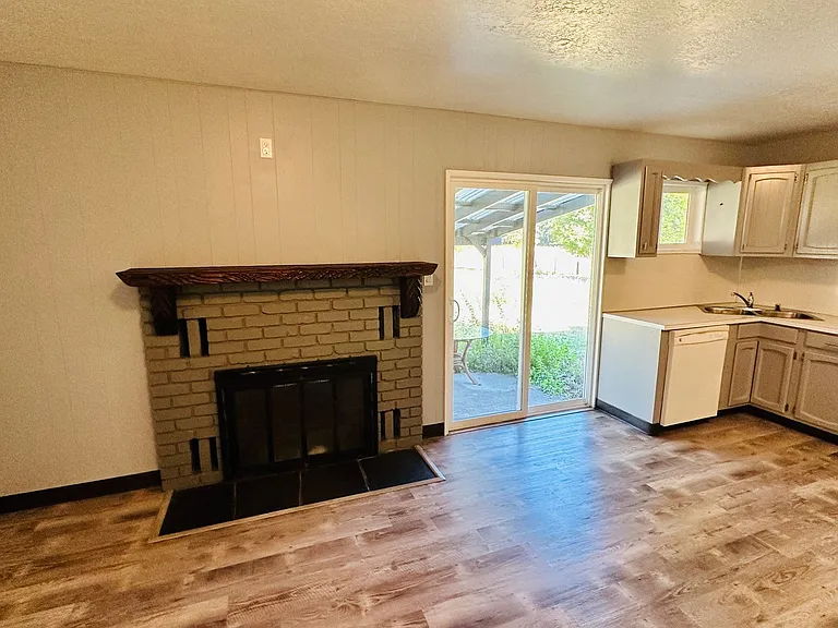 22213 NE 37th Ave — Photo 10