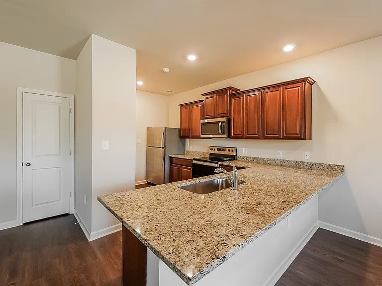 165 Clover Ln — Photo 4