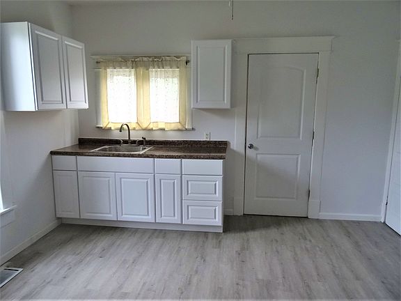 4th image of 511 Richmond St