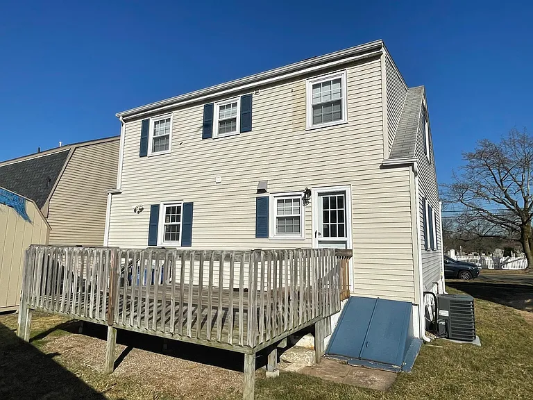 280 Washington Ave — Photo 2