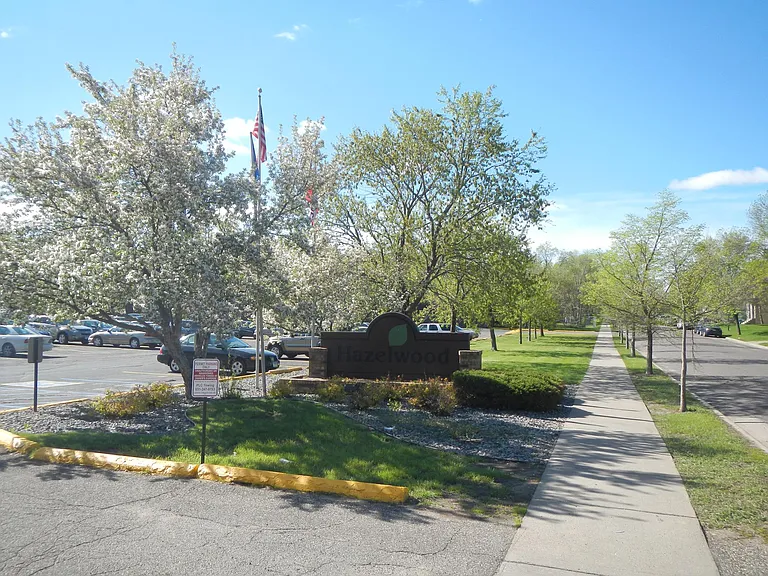 Hazelwood Apartments — Photo 23