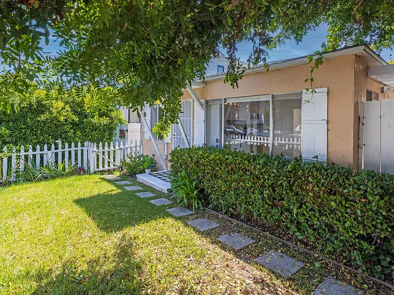 5266 Cass St — Photo 25