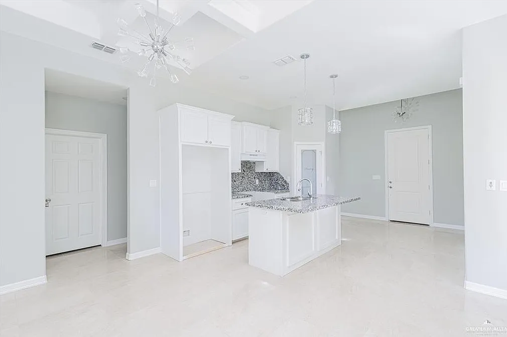 3 bed, 2.0 bath, 1502 sqft, $2,100 — Photo 4