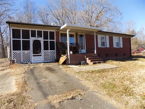 1805 Mountainbrook Dr, Gastonia, NC 28052