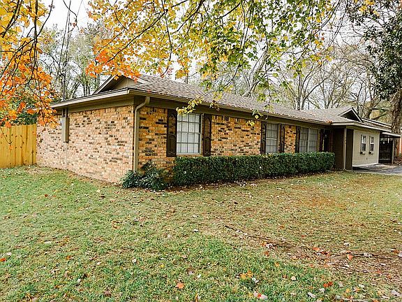 2nd image of 204 W Elm Creek Dr