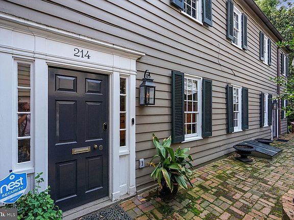 2nd image of 214 N Fairfax St