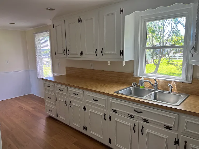 207 Russell St — Photo 17