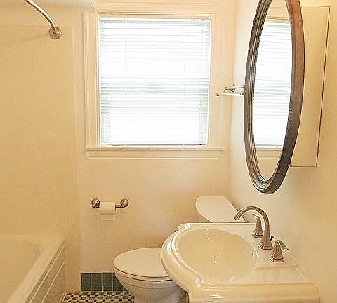 5th image of 382 Alhambra St