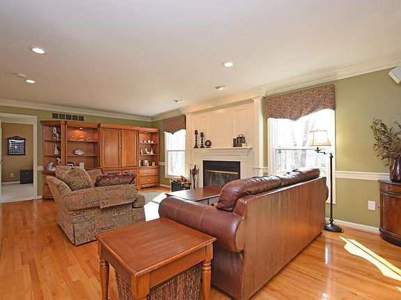 4th image of 8013 Kimbee Dr