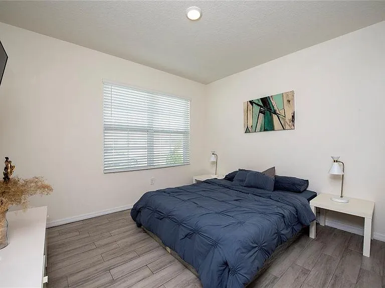 1850 Veterans Dr — Photo 6