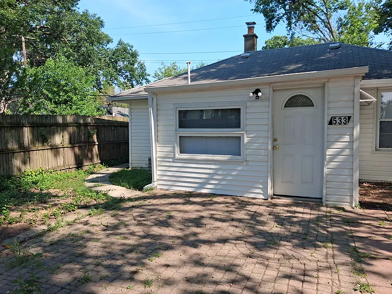 533 E Milton Ave — Photo 9