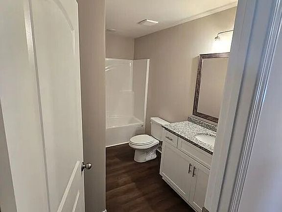 4th image of 302 Hawaii Ave Unit D