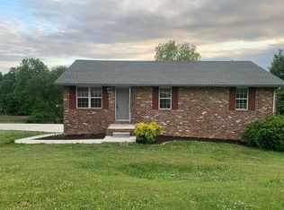 330 Dogwood Dr, Harriman, TN 37748