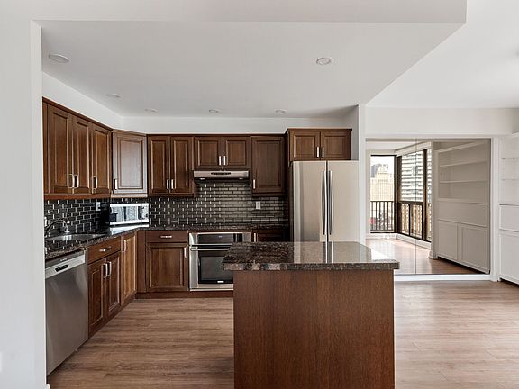 2nd image of 33 Harbour Sq #2208