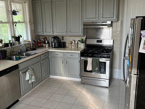 5th image of 131 N Solomon St #131