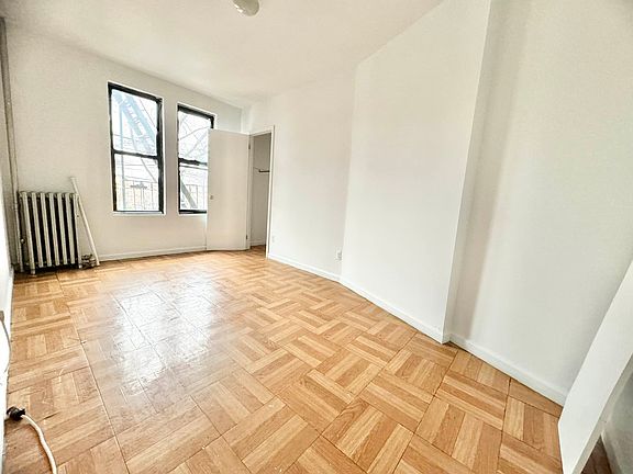 4th image of 3082 29th St #4R