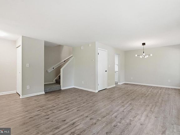 5th image of 107 Eastford Ct #107