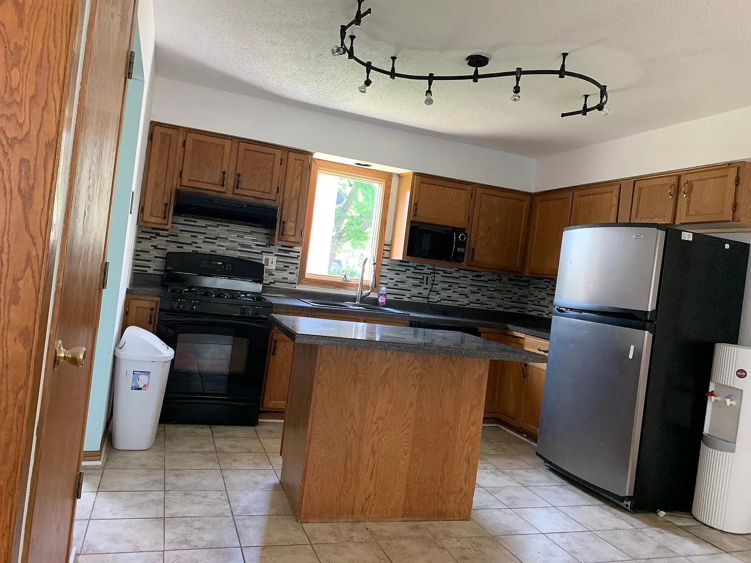 1427 Newton Ave N — Photo 3