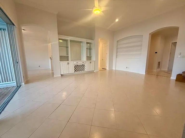 9041 Bay Harbour Cir — Photo 5
