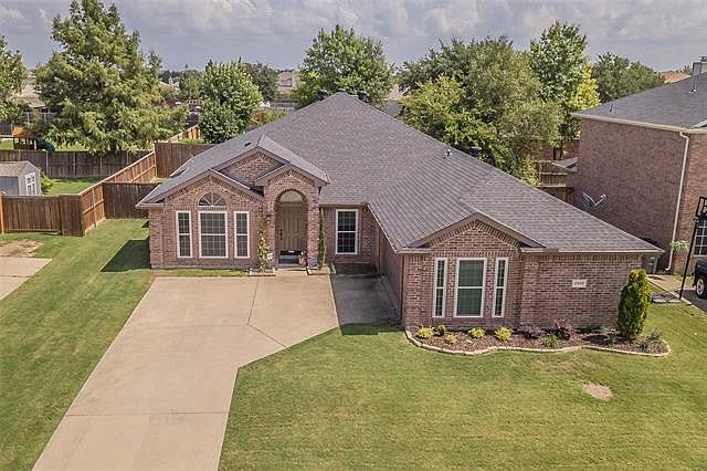 1st image of 2920 Creekbend Ct