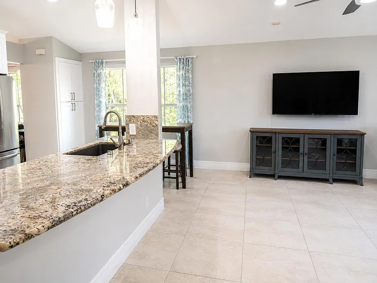 396 Carrington Dr — Photo 4