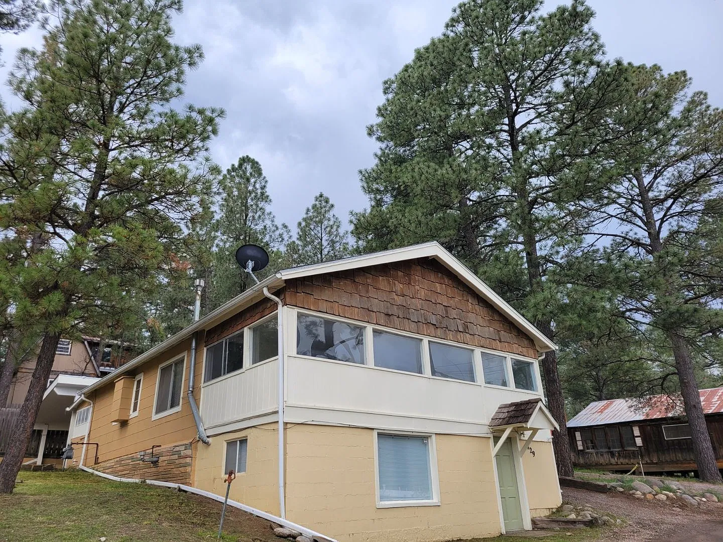 Remodeled Cabin in the Upper Canyon Area — Photo 1